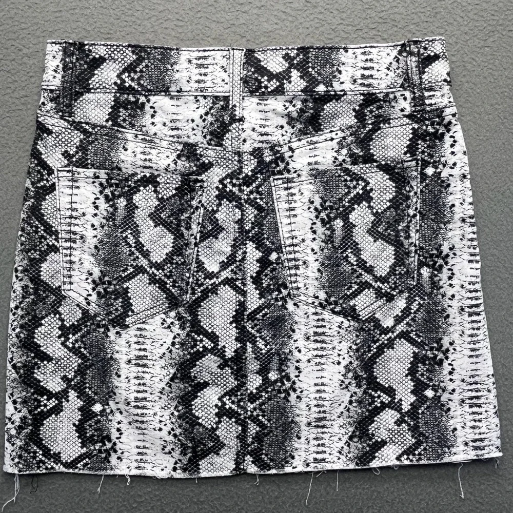 Tinseltown‎ Women Mini Skirt Snakeskin Animal Print Denim Size 3 Raw Hem Edgy